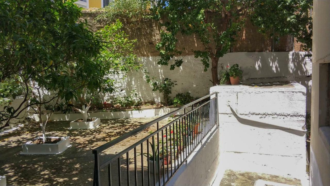James Room Samos Town Exterior foto